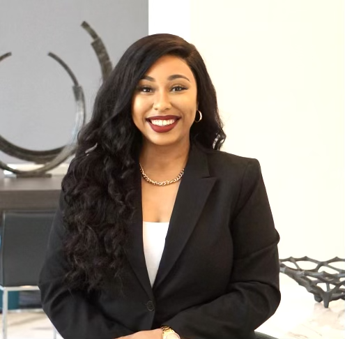 Shacara Moore, REALTOR® | Apartment Locator